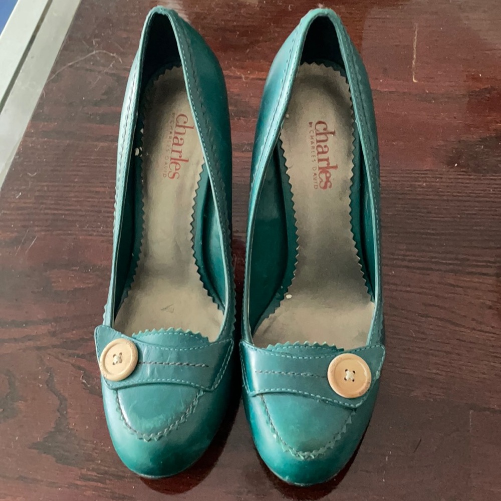 Charles by Charles David turquoise pumps 7.5